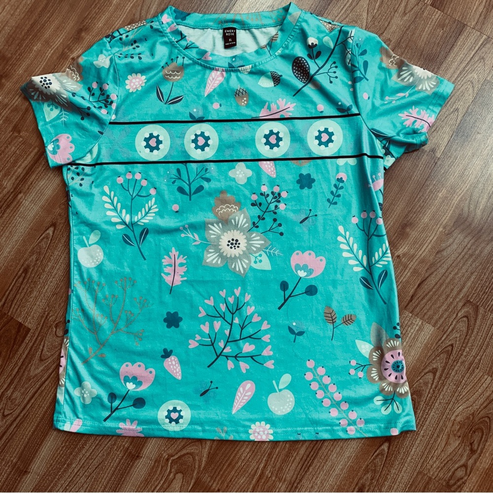 4/$15 Emery Rose t-shirt top